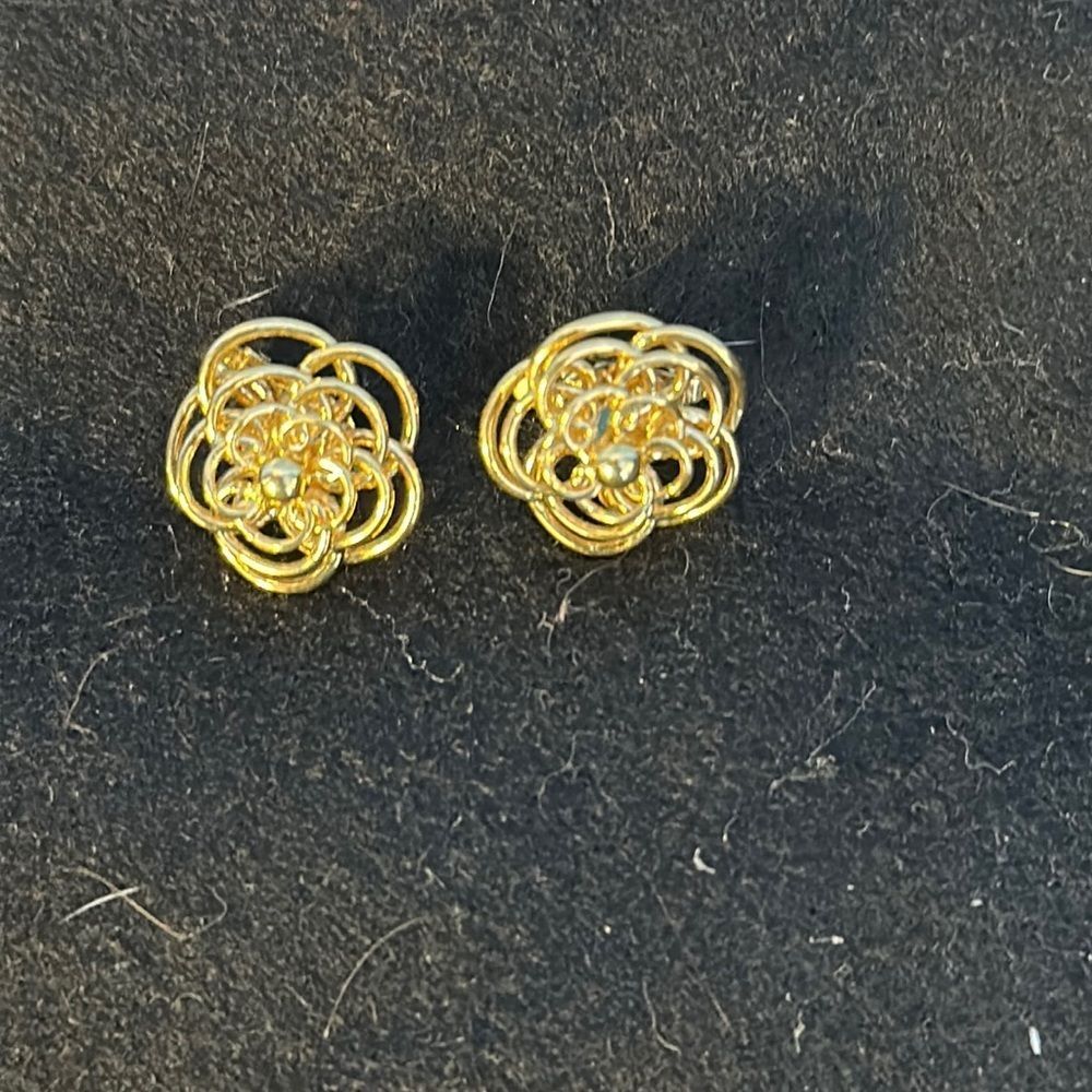 Goldtone Flower Clip-On Earrings – Vintage Style Floral Jewelry